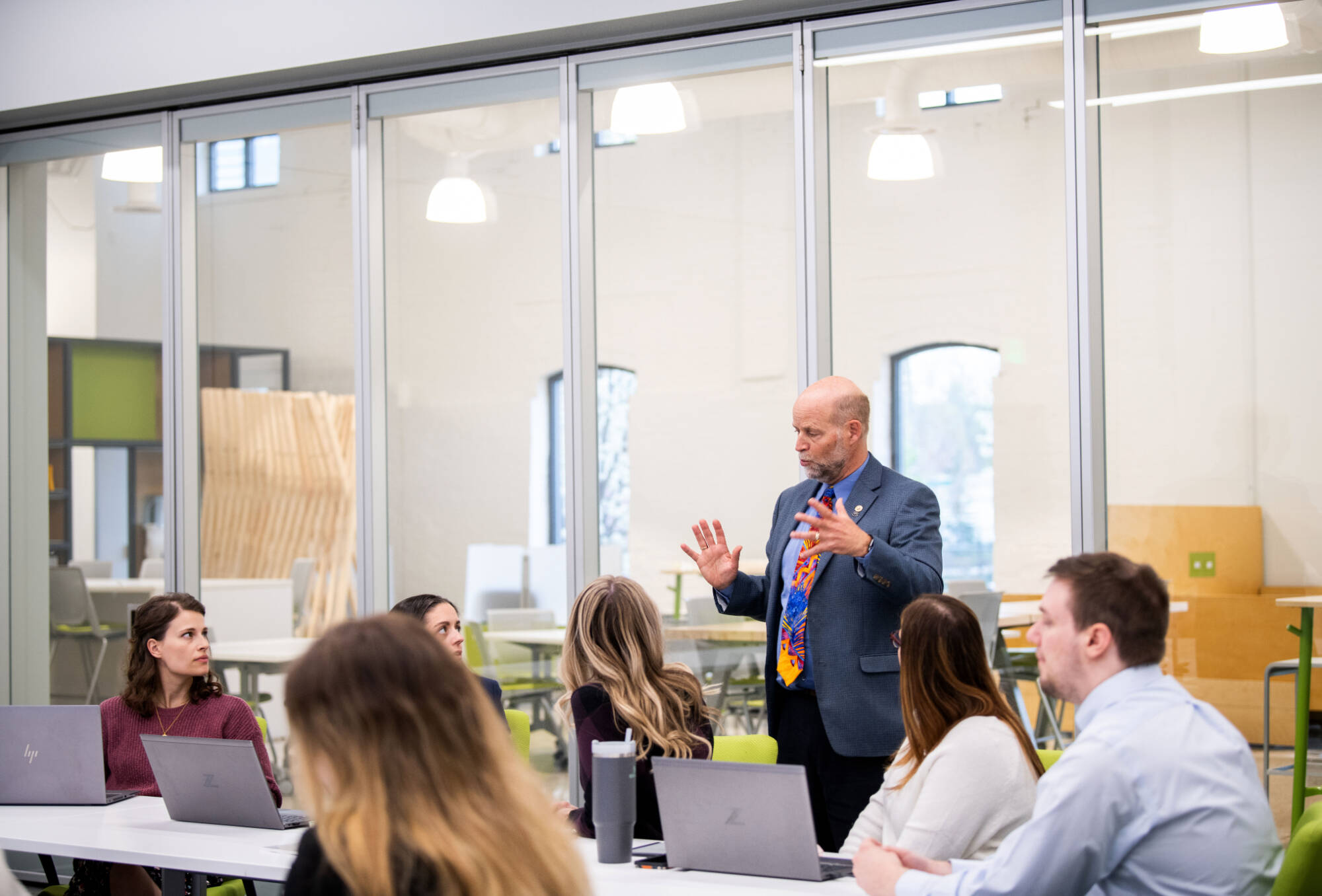Professor presenting to students